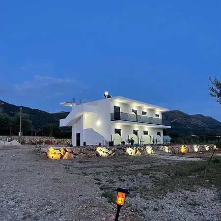 Ambelas Getaways Himare Room photo